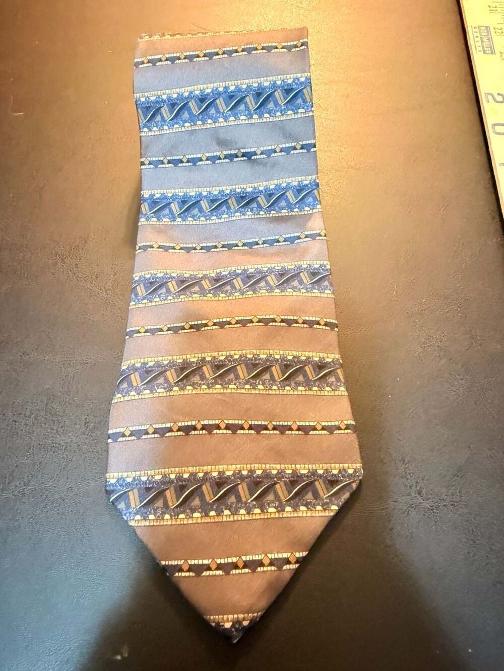 Barrington Men's Geometric Pattern Necktie 100% Silk
